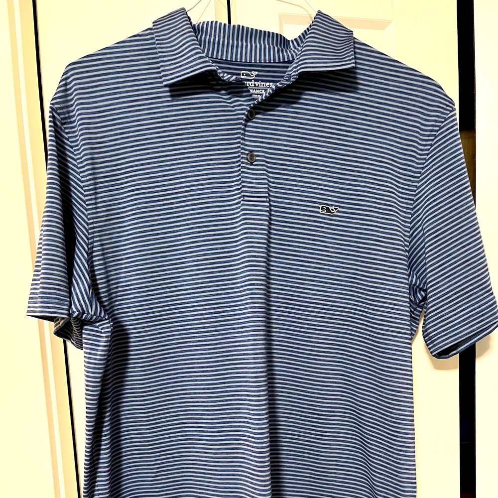 Like new Mens Vinyard Vines polo